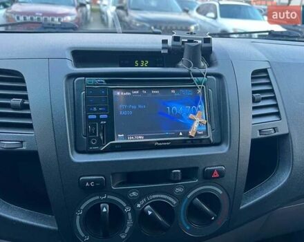Белый Тойота Хайлюкс, объемом двигателя 2.49 л и пробегом 310 тыс. км за 19500 $, фото 9 на Automoto.ua