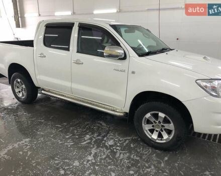 Белый Тойота Хайлюкс, объемом двигателя 2.5 л и пробегом 310 тыс. км за 18900 $, фото 6 на Automoto.ua