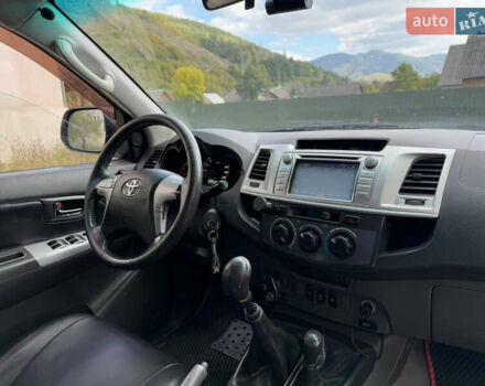 Белый Тойота Хайлюкс, объемом двигателя 2.49 л и пробегом 370 тыс. км за 17000 $, фото 22 на Automoto.ua