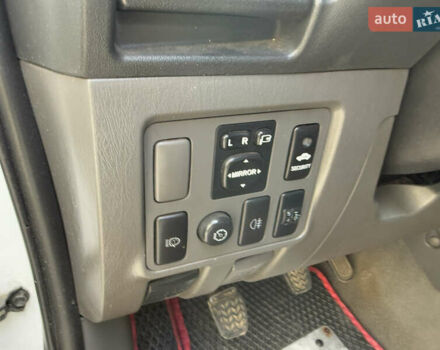 Белый Тойота Хайлюкс, объемом двигателя 2.49 л и пробегом 370 тыс. км за 17000 $, фото 24 на Automoto.ua
