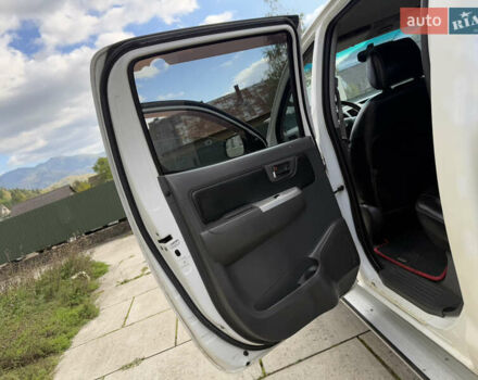 Белый Тойота Хайлюкс, объемом двигателя 2.49 л и пробегом 370 тыс. км за 17000 $, фото 35 на Automoto.ua