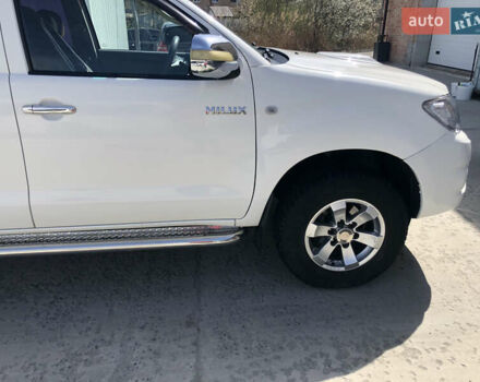 Белый Тойота Хайлюкс, объемом двигателя 2.5 л и пробегом 310 тыс. км за 18900 $, фото 34 на Automoto.ua