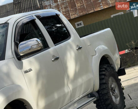 Белый Тойота Хайлюкс, объемом двигателя 2.49 л и пробегом 370 тыс. км за 17000 $, фото 19 на Automoto.ua