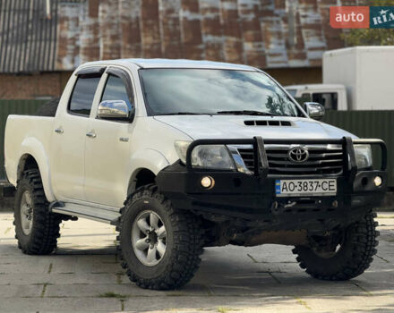 Белый Тойота Хайлюкс, объемом двигателя 2.49 л и пробегом 370 тыс. км за 17000 $, фото 14 на Automoto.ua