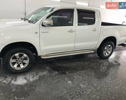 Белый Тойота Хайлюкс, объемом двигателя 2.5 л и пробегом 310 тыс. км за 18900 $, фото 5 на Automoto.ua