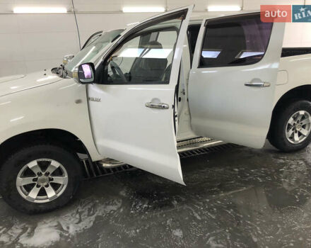 Белый Тойота Хайлюкс, объемом двигателя 2.5 л и пробегом 310 тыс. км за 18900 $, фото 7 на Automoto.ua