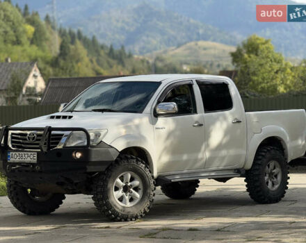 Белый Тойота Хайлюкс, объемом двигателя 2.49 л и пробегом 370 тыс. км за 17000 $, фото 4 на Automoto.ua
