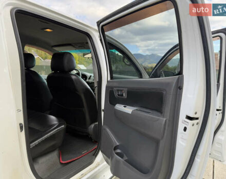 Белый Тойота Хайлюкс, объемом двигателя 2.49 л и пробегом 370 тыс. км за 17000 $, фото 39 на Automoto.ua