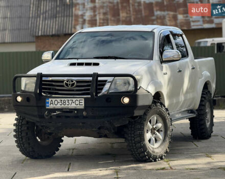Белый Тойота Хайлюкс, объемом двигателя 2.49 л и пробегом 370 тыс. км за 17000 $, фото 2 на Automoto.ua