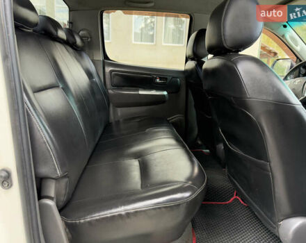 Белый Тойота Хайлюкс, объемом двигателя 2.49 л и пробегом 370 тыс. км за 17000 $, фото 37 на Automoto.ua