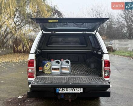 Белый Тойота Хайлюкс, объемом двигателя 2.5 л и пробегом 260 тыс. км за 20000 $, фото 3 на Automoto.ua