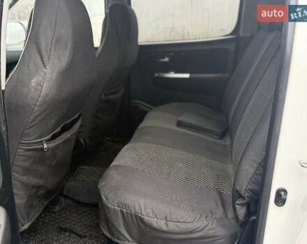 Белый Тойота Хайлюкс, объемом двигателя 2.5 л и пробегом 260 тыс. км за 20000 $, фото 5 на Automoto.ua