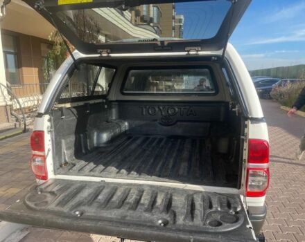 Белый Тойота Хайлюкс, объемом двигателя 3 л и пробегом 530 тыс. км за 22663 $, фото 4 на Automoto.ua