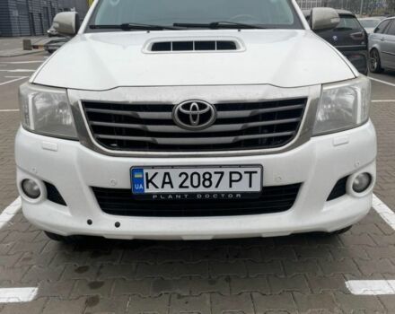 Белый Тойота Хайлюкс, объемом двигателя 3 л и пробегом 530 тыс. км за 22663 $, фото 1 на Automoto.ua