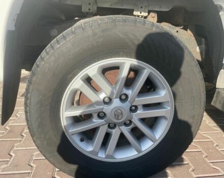 Белый Тойота Хайлюкс, объемом двигателя 3 л и пробегом 530 тыс. км за 22663 $, фото 3 на Automoto.ua