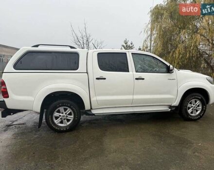 Белый Тойота Хайлюкс, объемом двигателя 2.5 л и пробегом 260 тыс. км за 20000 $, фото 6 на Automoto.ua