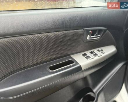 Белый Тойота Хайлюкс, объемом двигателя 2.5 л и пробегом 260 тыс. км за 20000 $, фото 7 на Automoto.ua