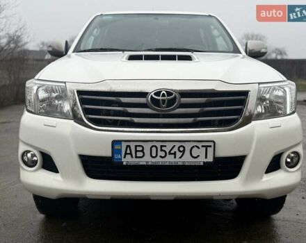 Белый Тойота Хайлюкс, объемом двигателя 2.5 л и пробегом 260 тыс. км за 20000 $, фото 1 на Automoto.ua