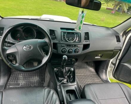 Белый Тойота Хайлюкс, объемом двигателя 2 л и пробегом 79 тыс. км за 8400 $, фото 6 на Automoto.ua