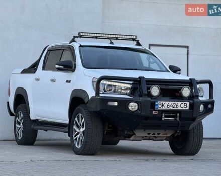 Тойота Хайлюкс 2016 в Сарнах на Automoto.ua Белый Тойота Хайлюкс, объемом двигателя 2.8 л и пробегом 174 тыс. км за 31900 $, фото 24 на Automoto.ua