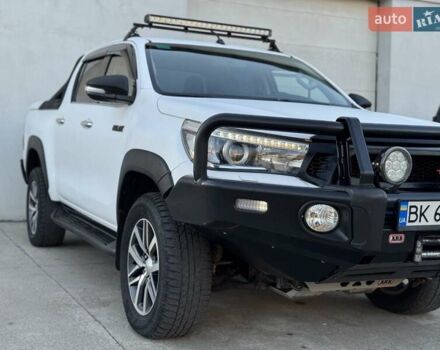 Тойота Хайлюкс 2016 в Сарнах на Automoto.ua Белый Тойота Хайлюкс, объемом двигателя 2.8 л и пробегом 174 тыс. км за 31900 $, фото 3 на Automoto.ua