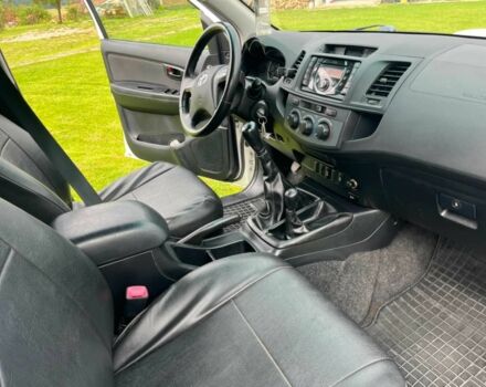 Белый Тойота Хайлюкс, объемом двигателя 2 л и пробегом 79 тыс. км за 8400 $, фото 7 на Automoto.ua