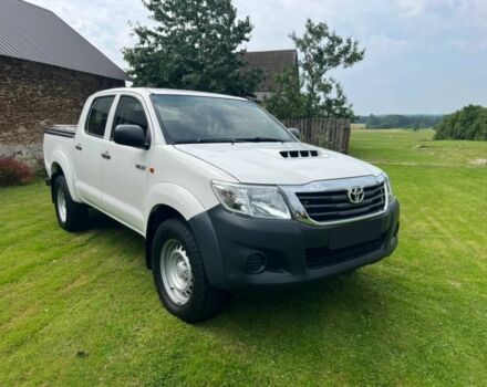 Белый Тойота Хайлюкс, объемом двигателя 2 л и пробегом 79 тыс. км за 8400 $, фото 1 на Automoto.ua