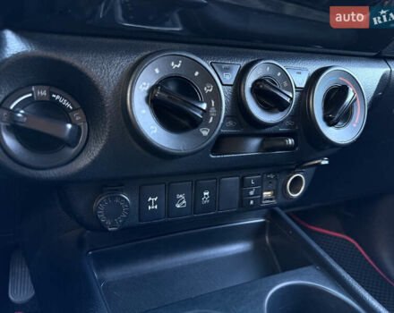 Белый Тойота Хайлюкс, объемом двигателя 2.8 л и пробегом 280 тыс. км за 25000 $, фото 13 на Automoto.ua