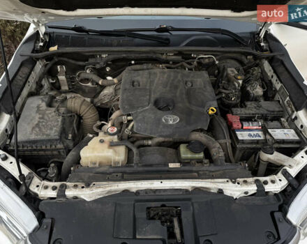 Белый Тойота Хайлюкс, объемом двигателя 2.4 л и пробегом 209 тыс. км за 20500 $, фото 18 на Automoto.ua