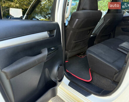 Белый Тойота Хайлюкс, объемом двигателя 2.8 л и пробегом 280 тыс. км за 25000 $, фото 15 на Automoto.ua