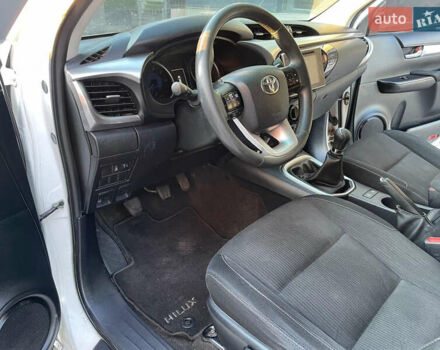 Білий Тойота Хайлюкс, об'ємом двигуна 2.4 л та пробігом 180 тис. км за 22500 $, фото 9 на Automoto.ua