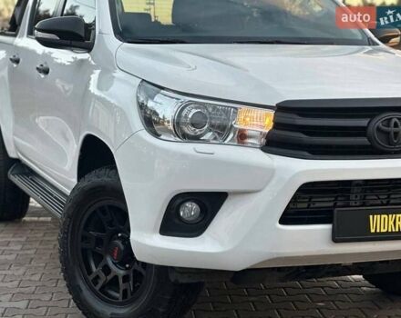 Білий Тойота Хайлюкс, об'ємом двигуна 2.8 л та пробігом 250 тис. км за 29950 $, фото 3 на Automoto.ua