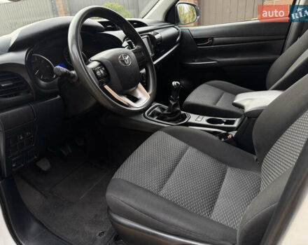 Белый Тойота Хайлюкс, объемом двигателя 2.4 л и пробегом 209 тыс. км за 20500 $, фото 8 на Automoto.ua