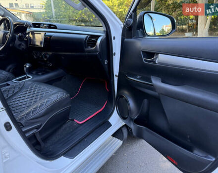 Белый Тойота Хайлюкс, объемом двигателя 2.8 л и пробегом 280 тыс. км за 25000 $, фото 17 на Automoto.ua