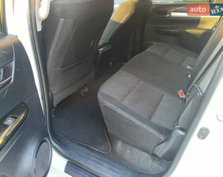 Білий Тойота Хайлюкс, об'ємом двигуна 2.4 л та пробігом 180 тис. км за 22500 $, фото 12 на Automoto.ua