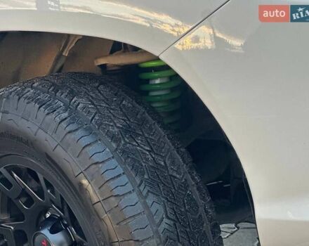 Білий Тойота Хайлюкс, об'ємом двигуна 2.8 л та пробігом 250 тис. км за 29950 $, фото 15 на Automoto.ua