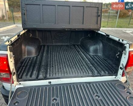 Білий Тойота Хайлюкс, об'ємом двигуна 2.8 л та пробігом 250 тис. км за 29950 $, фото 43 на Automoto.ua