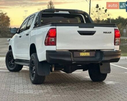 Білий Тойота Хайлюкс, об'ємом двигуна 2.8 л та пробігом 250 тис. км за 29950 $, фото 1 на Automoto.ua