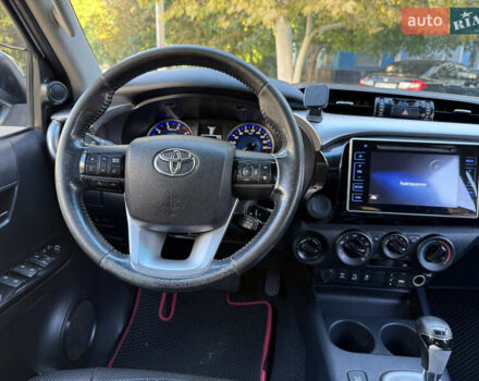 Белый Тойота Хайлюкс, объемом двигателя 2.8 л и пробегом 280 тыс. км за 25000 $, фото 10 на Automoto.ua