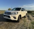 Белый Тойота Хайлюкс, объемом двигателя 2.4 л и пробегом 350 тыс. км за 20500 $, фото 1 на Automoto.ua