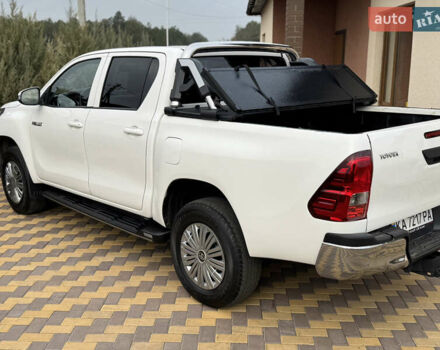 Белый Тойота Хайлюкс, объемом двигателя 2.4 л и пробегом 209 тыс. км за 20500 $, фото 5 на Automoto.ua