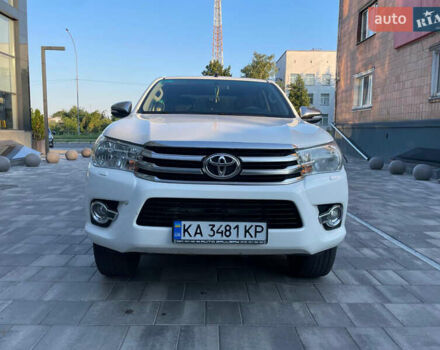 Білий Тойота Хайлюкс, об'ємом двигуна 2.4 л та пробігом 180 тис. км за 22500 $, фото 1 на Automoto.ua