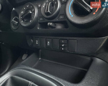 Белый Тойота Хайлюкс, объемом двигателя 2.4 л и пробегом 209 тыс. км за 20500 $, фото 13 на Automoto.ua