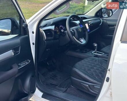 Білий Тойота Хайлюкс, об'ємом двигуна 2.8 л та пробігом 250 тис. км за 29950 $, фото 32 на Automoto.ua