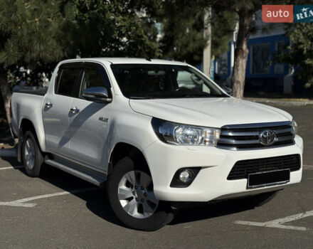 Белый Тойота Хайлюкс, объемом двигателя 2.8 л и пробегом 280 тыс. км за 25000 $, фото 1 на Automoto.ua