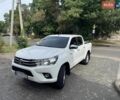 Білий Тойота Хайлюкс, об'ємом двигуна 2.4 л та пробігом 335 тис. км за 25000 $, фото 1 на Automoto.ua