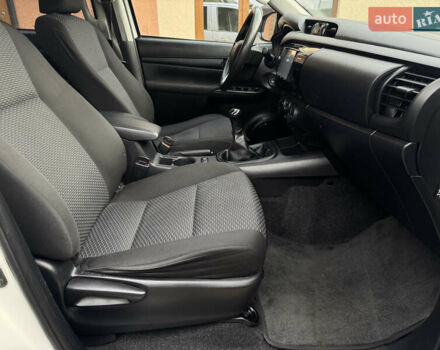 Белый Тойота Хайлюкс, объемом двигателя 2.4 л и пробегом 209 тыс. км за 20500 $, фото 10 на Automoto.ua