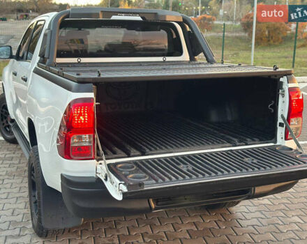 Белый Тойота Хайлюкс, объемом двигателя 2.8 л и пробегом 251 тыс. км за 25500 $, фото 2 на Automoto.ua