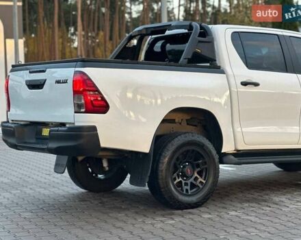 Білий Тойота Хайлюкс, об'ємом двигуна 2.8 л та пробігом 250 тис. км за 29950 $, фото 10 на Automoto.ua