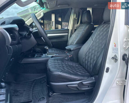 Белый Тойота Хайлюкс, объемом двигателя 2.8 л и пробегом 251 тыс. км за 25500 $, фото 3 на Automoto.ua